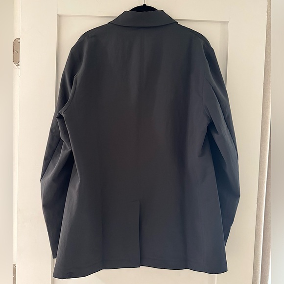 NWT LuluLemon Black Men’s Venture Blazer, Size Medium (Sold Out Online) - Picture 5 of 10